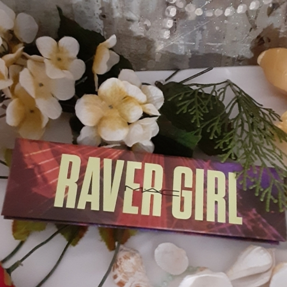 MAC Raver Girls Eyeshadow & Highlight